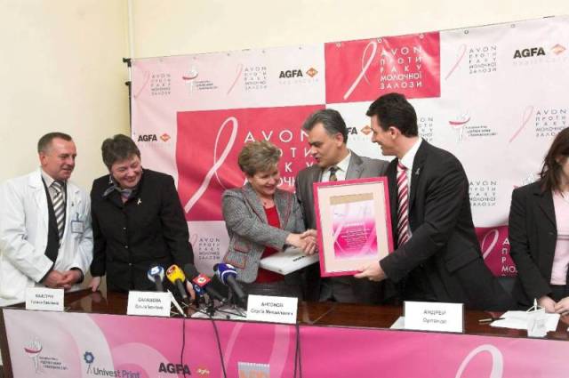 AVON "TOGETHER AGAINST BREAST CANCER"